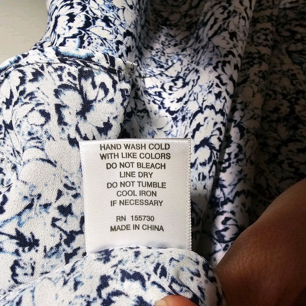 Rose + Olive Womens 1X Blue White Floral Button Up Top Lightweight Smocked - Picture 8 of 9